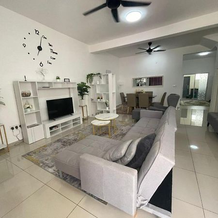 Safiyya Homestay كلوانغ المظهر الخارجي الصورة