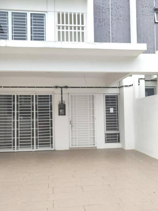 Safiyya Homestay كلوانغ المظهر الخارجي الصورة