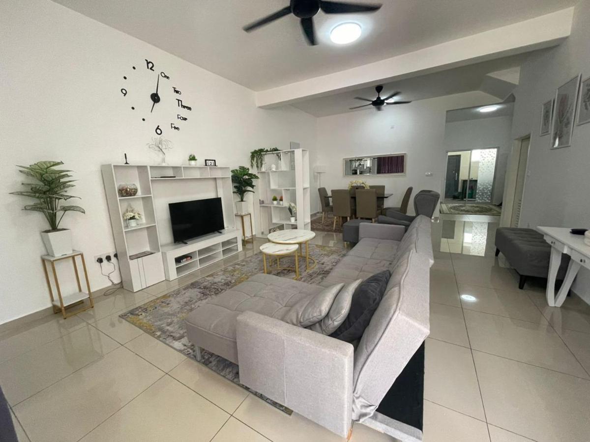 Safiyya Homestay كلوانغ المظهر الخارجي الصورة